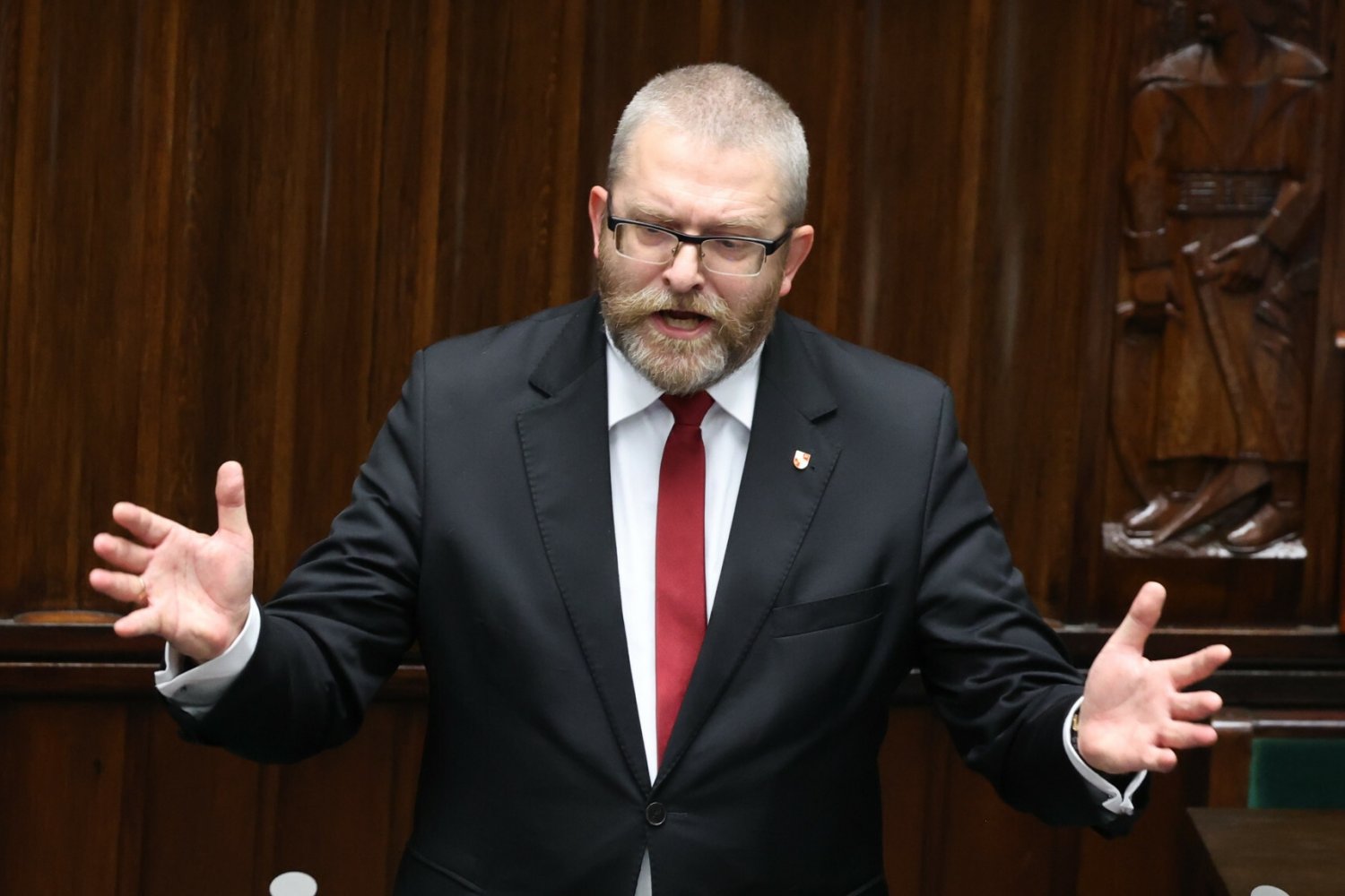 Kolejne obrzydliwe wystąpienie Brauna z Konfederacji. Hołownia reaguje.