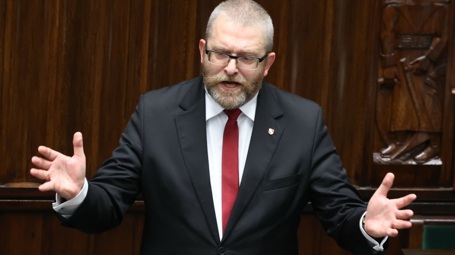Kolejne obrzydliwe wystąpienie Brauna z Konfederacji. Hołownia reaguje.