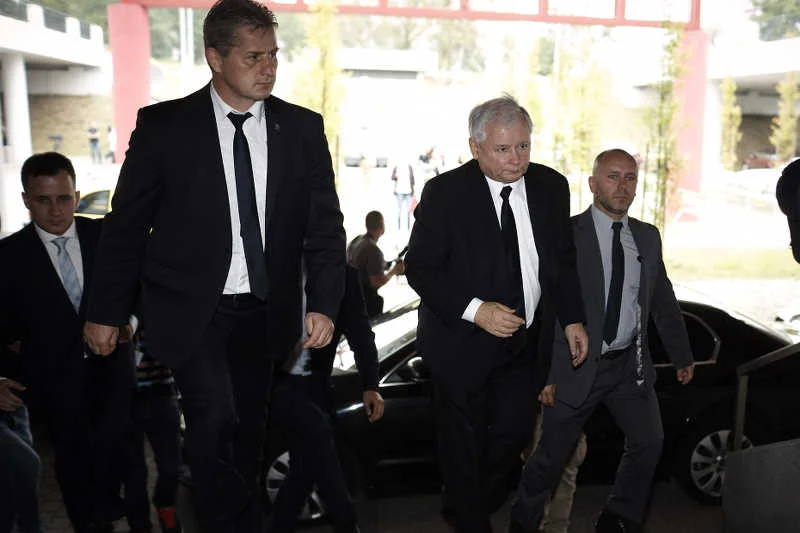 Ochroniarze Jarosława Kaczyńskiego opłacani przez PiS.