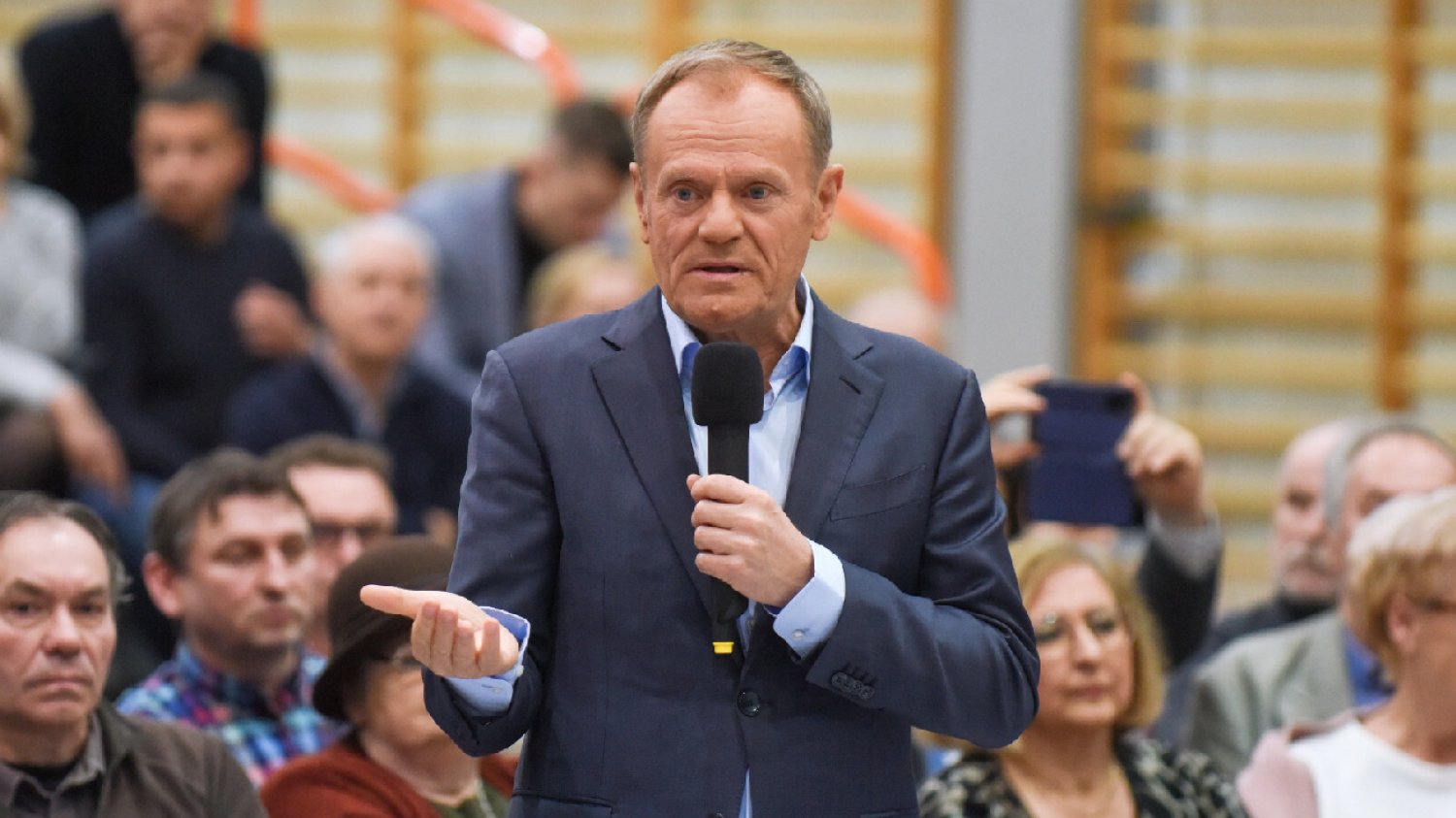 Donald Tusk ma coraz mniej czasu. PO mobilizuje ludzi do pilnowania wyborów.