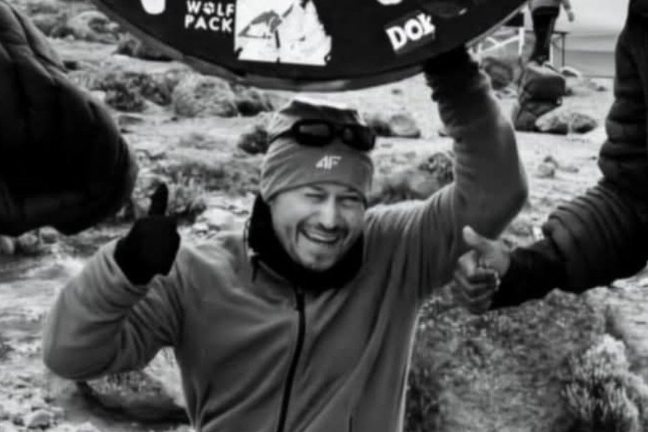 Śmierć polskiego policjanta w Afryce Polski policjant Mariusz Łojek na Kilimandżaro