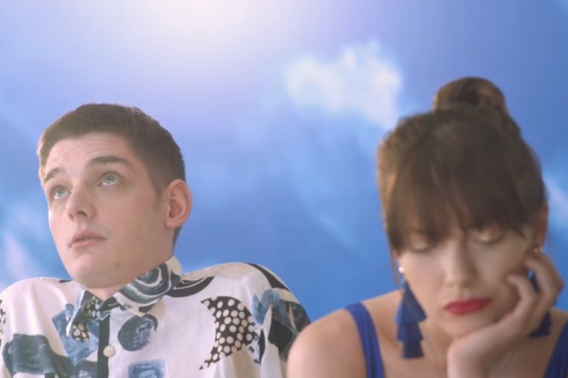 "Barierka" to spot niszowego festiwalu muzycznego, który w zabawny sposób punktuje wszystkie minusy najbardziej znanych imprez muzycznych