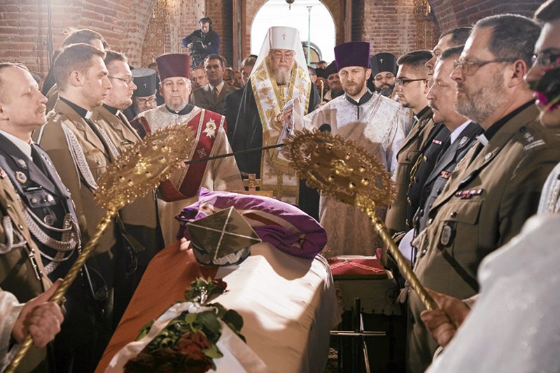 Arcybiskup Sawa nad trumną abp. Mirona Chodakowskiego.