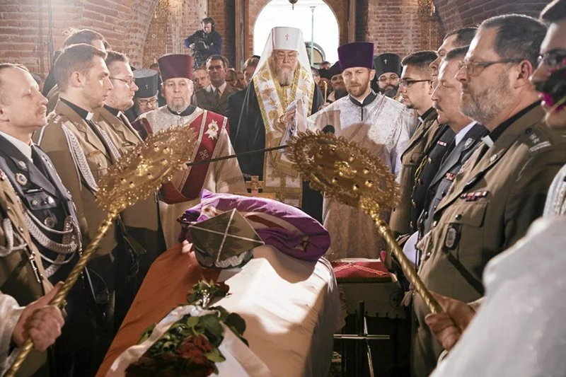 Arcybiskup Sawa nad trumną abp. Mirona Chodakowskiego.