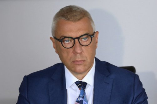 Adwokat Roman Giertych na Twitterze poinformował, że w imieniu Donalda Tuska pozwał europosłankę PiS Beatę Mazurek.