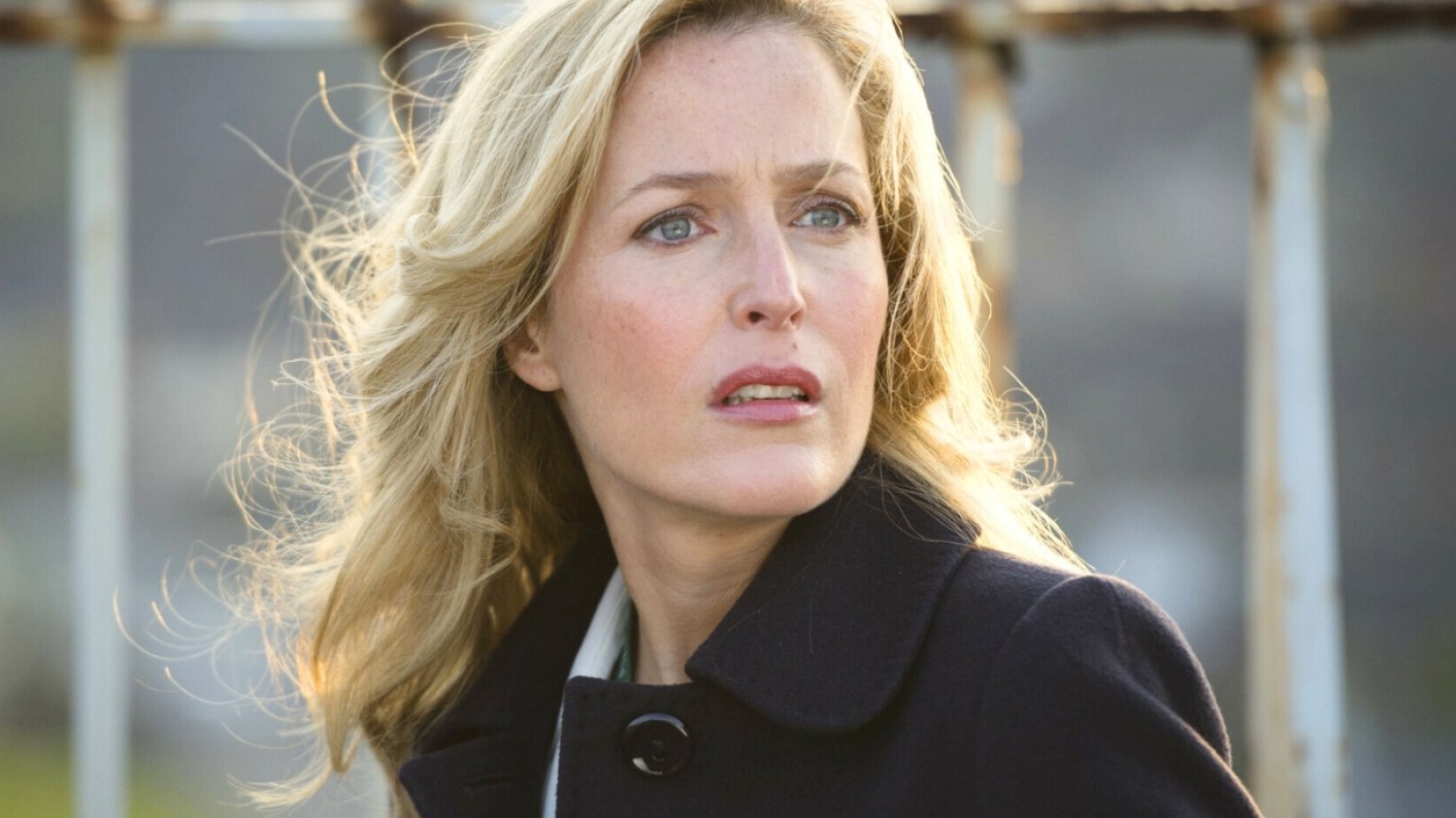 Ten kryminał z gwiazdą "Z Archiwum X" piekielnie wciąga. Oto gdzie obejrzeć "Upadek" Gdzie obejrzeć serial "Upadek" z Gillian Anderson? Ten kryminał wciąga