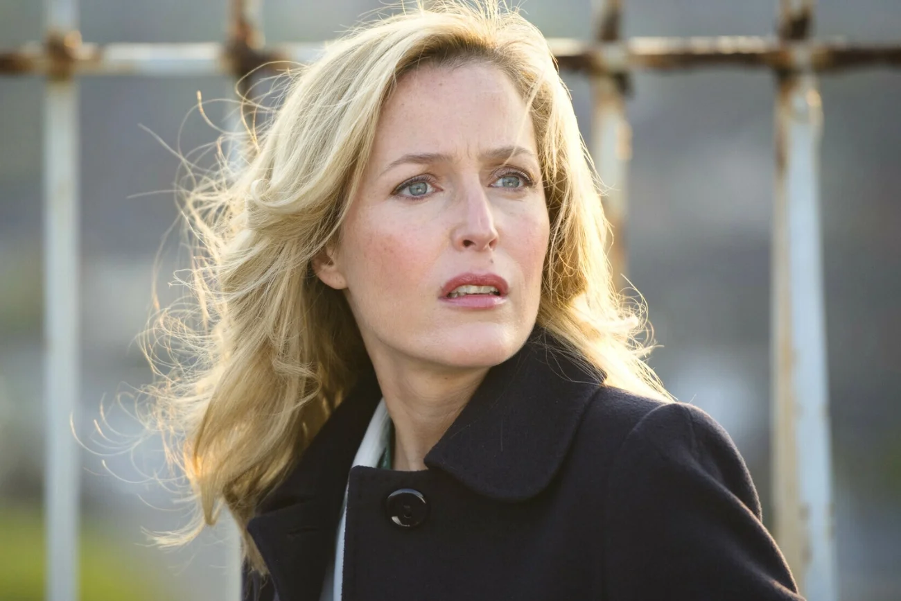 Ten kryminał z gwiazdą "Z Archiwum X" piekielnie wciąga. Oto gdzie obejrzeć "Upadek" Gdzie obejrzeć serial "Upadek" z Gillian Anderson? Ten kryminał wciąga