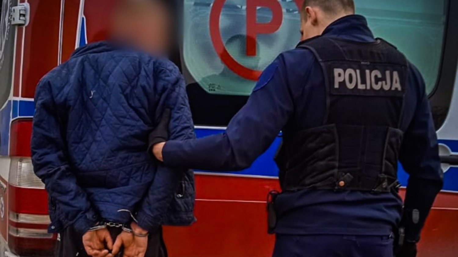 Atak na ratowników medycznych w gminie Drohiczyn. 35-latek bił ich i kopał.