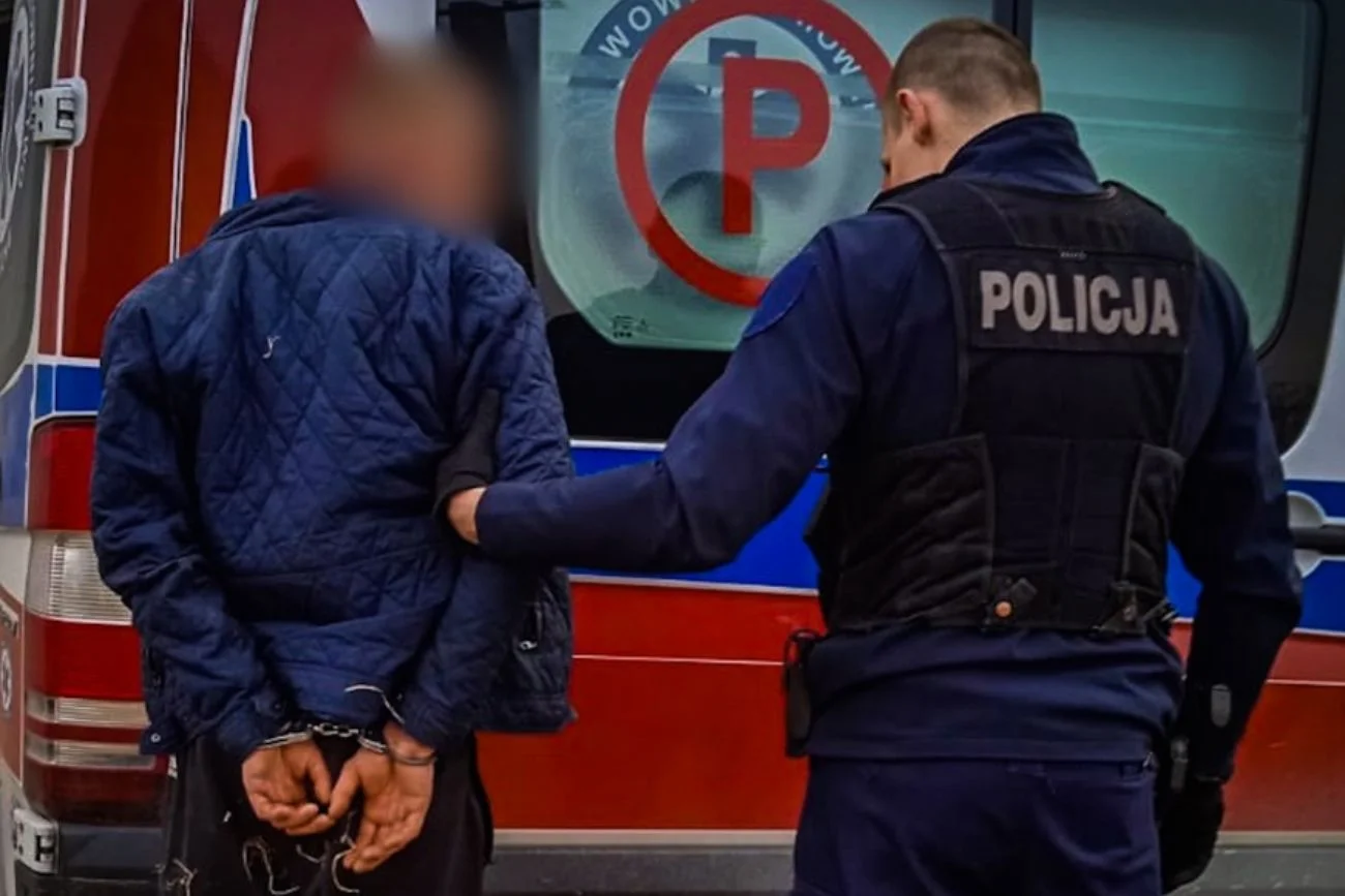 Kolejny atak na ratowników medycznych. Pijany napastnik stał się agresywny. Atak na ratowników medycznych w gminie Drohiczyn. 35-latek bił ich i kopał.