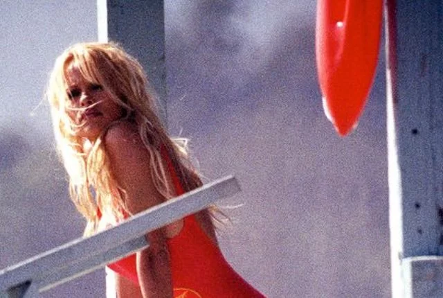Pamela Anderson zaczęła karierę dzięki roli w "Słonecznym Patrolu".