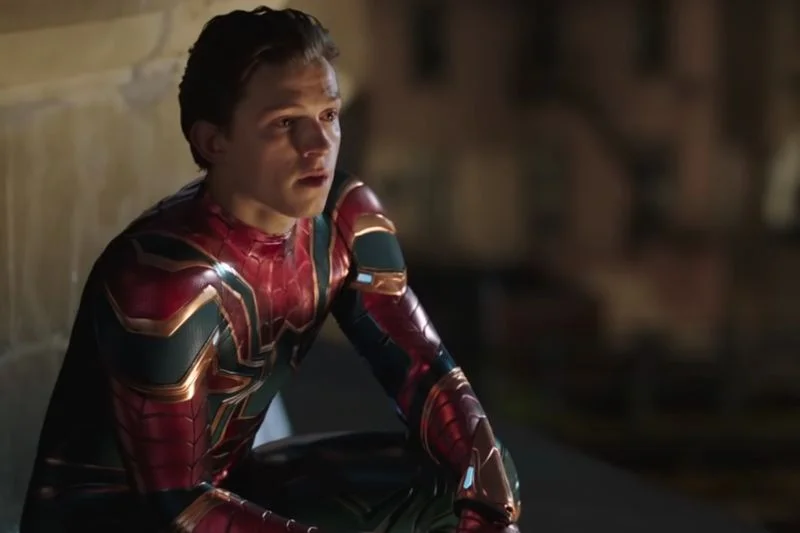 W najnowszym klipie z filmu "Spider-Man: Daleko od domu" z pomocą Peterowi Parkerowi przychodzi Mysterio.