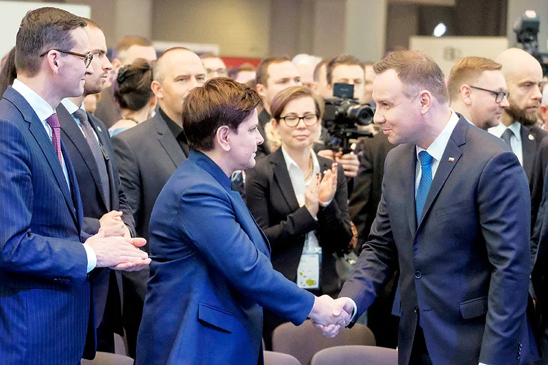 Jak poinformował prezydencki rzecznik Krzysztof Łapiński, prezydent Andrzej Duda oczekuje szybkiego zamknięcia tematu rekonstrukcji rządu.