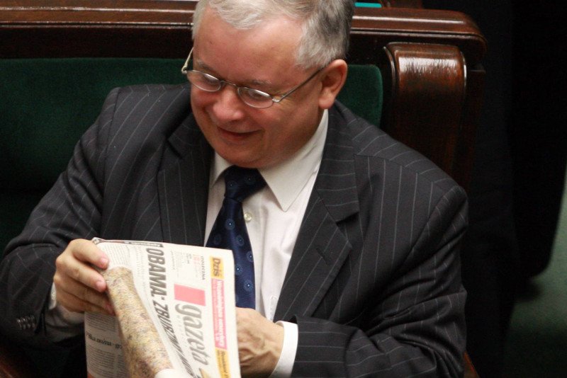 Adam Hofman o Jarosławie Kaczyńskim:  "Gdy mieliśmy kryzys, on siedział i czytał gazetę" (zdjęcie archiwalne).