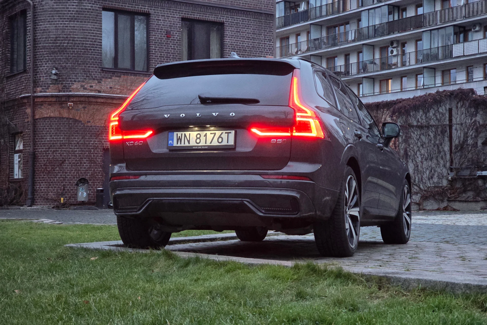 Światła tylne w Volvo są niepodrabialne. Każdy rozpozna ten wzór i sygnaturę!