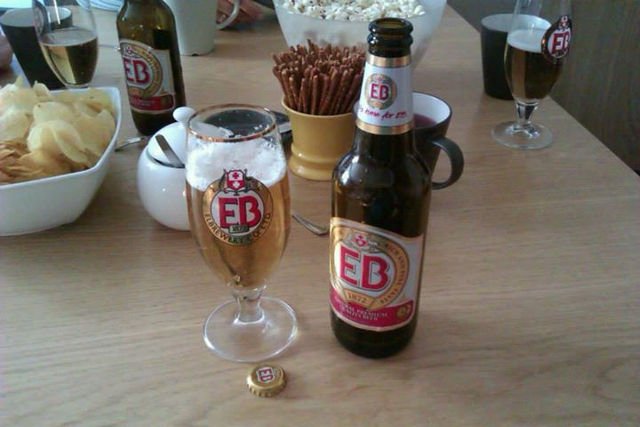 Piwo EB to legenda lat 90. Wielu z sentymentem wróci do tego smaku.