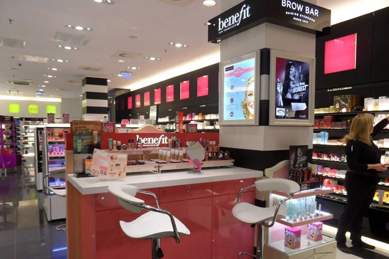 W Polsce nadal usługa stylizacji brwi jest niszą. Może dlatego Brow Bar Benefit w Sephora cieszy się taką popularnością
