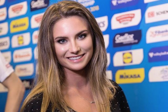 Aleksandra Rajewska z TVP Sport przeprowadzała wywiady z siatkarzami w TVP Sport. Musiała pomóc sobie w nietypowy sposób.