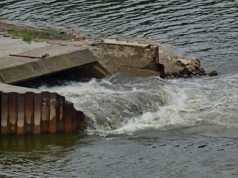 W wyniku awarii w "Czajce" zanieczyszczenia trafiły do Wisły. Przedstawiamy historię awarii oczyszczalni ścieków "Czajka" w Warszawie.