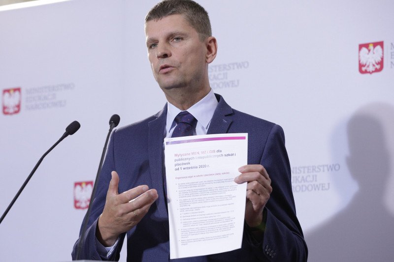 Jak będzie wyglądała nauka w szkołach od 1 września? Minister edukacji Dariusz Piontkowski przedstawił niedawno wytyczne.
