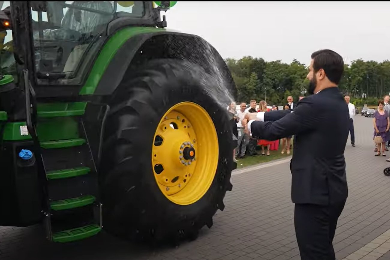 Pojawiło się nowe nagranie pokazujące ciągnik wiceministra Kaczmarczyka