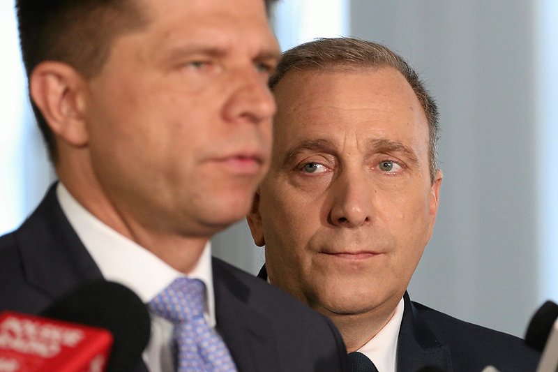 Platforma Obywatelska coraz mocniej traci do Nowoczesnej. To ekipa Ryszarda Petru staje się powoli silną konkurencją dla Prawa i Sprawiedliwości.