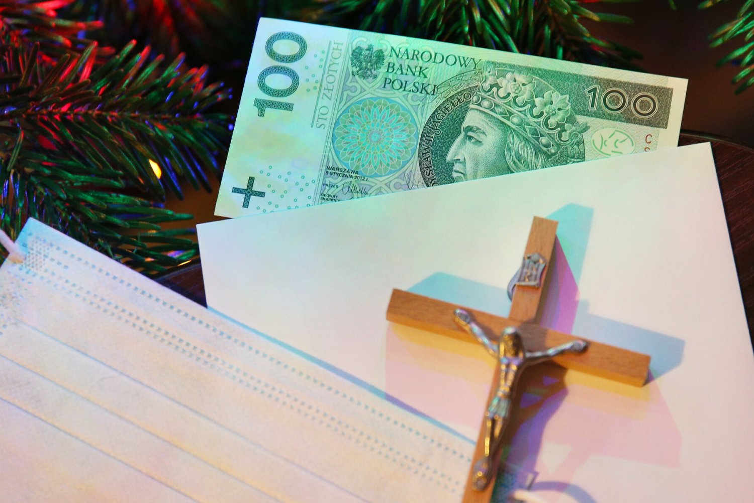 Są wytyczne diecezji elbląskiej dla duchownych chodzących po kolędzie w tym sezonie. Według nich ksiądz chodzący po kolędzie powinien mieć ze sobą paszport covidowy