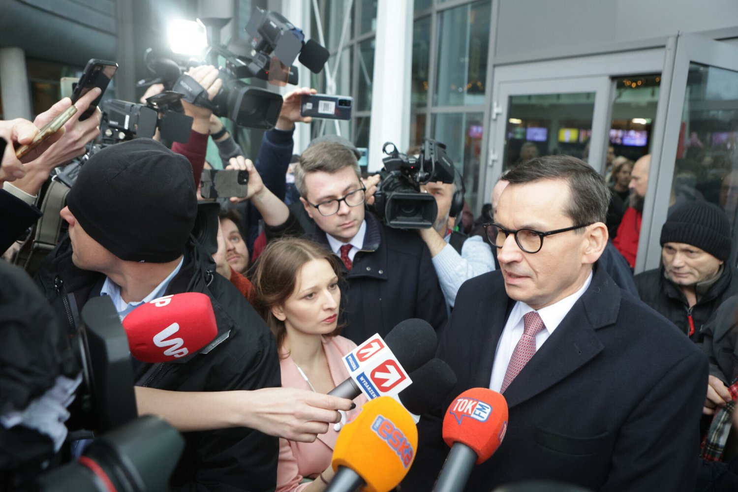 Jedno z wejść do siedziby TVP na Woronicza było zamknięte dla Mateusza Morawieckiego