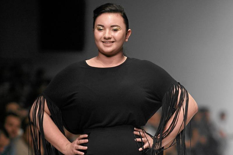 Wiktoria Grycan jako modelka podczas pokazu Agnieszki Maciejak