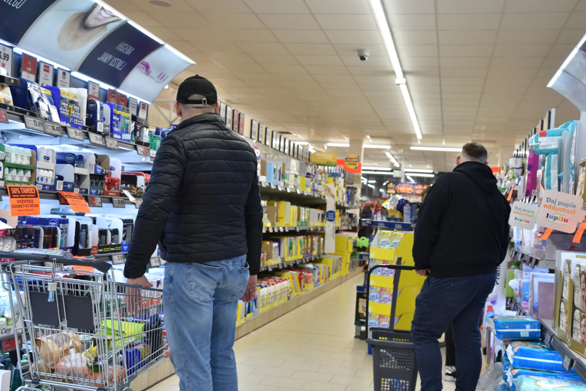 Promocja w Lidlu na chemię do prania, zmywania i sprzątania. Można ją kupić nawet 70 proc. taniej