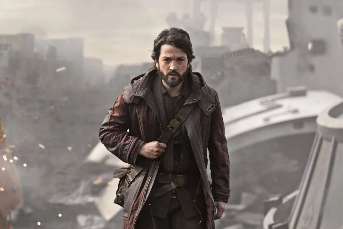 "Andor" to serial dla dorosłych osadzony w świecie "Gwiezdnych wojen". Diego Luna jako Cassian Andor w serialu "Andor".