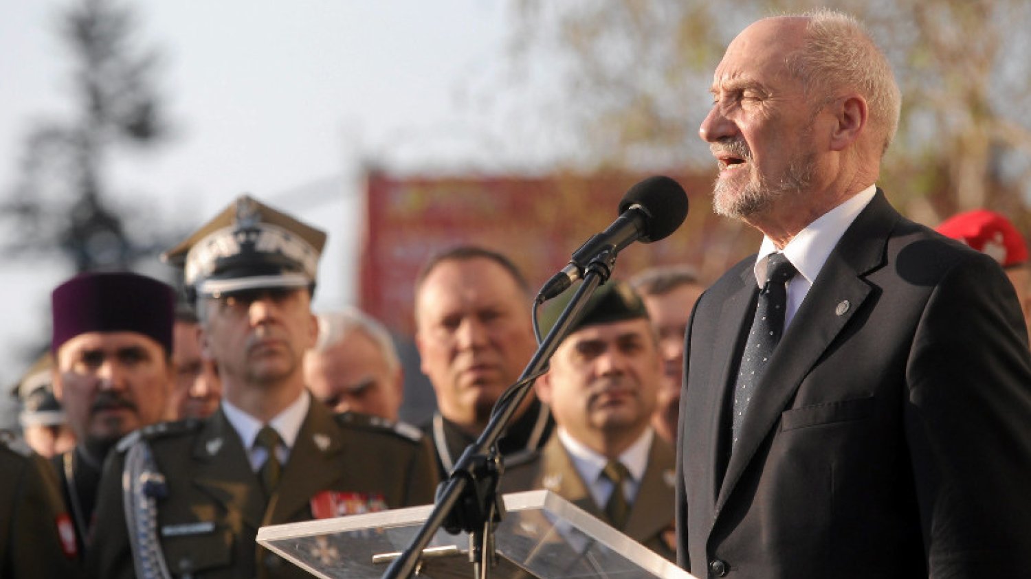 Służby wykryły próbę zamachu na Antoniego Macierewicza. Jednak już z daleka pachnie to propagandową ustawką.