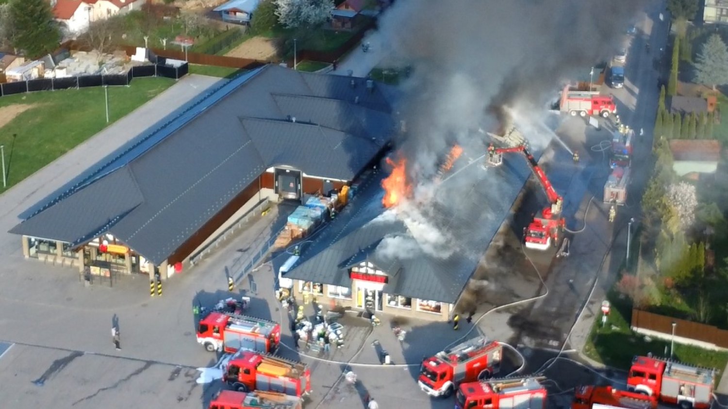 Pożar w Gorlicach. Zapalił się sklep sieci NEONET