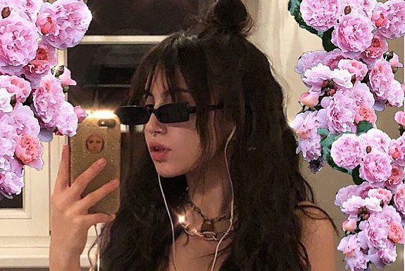 21-letnia Ola jest córką znanej polskiej piosenkarki Kasi Kowalskiej.