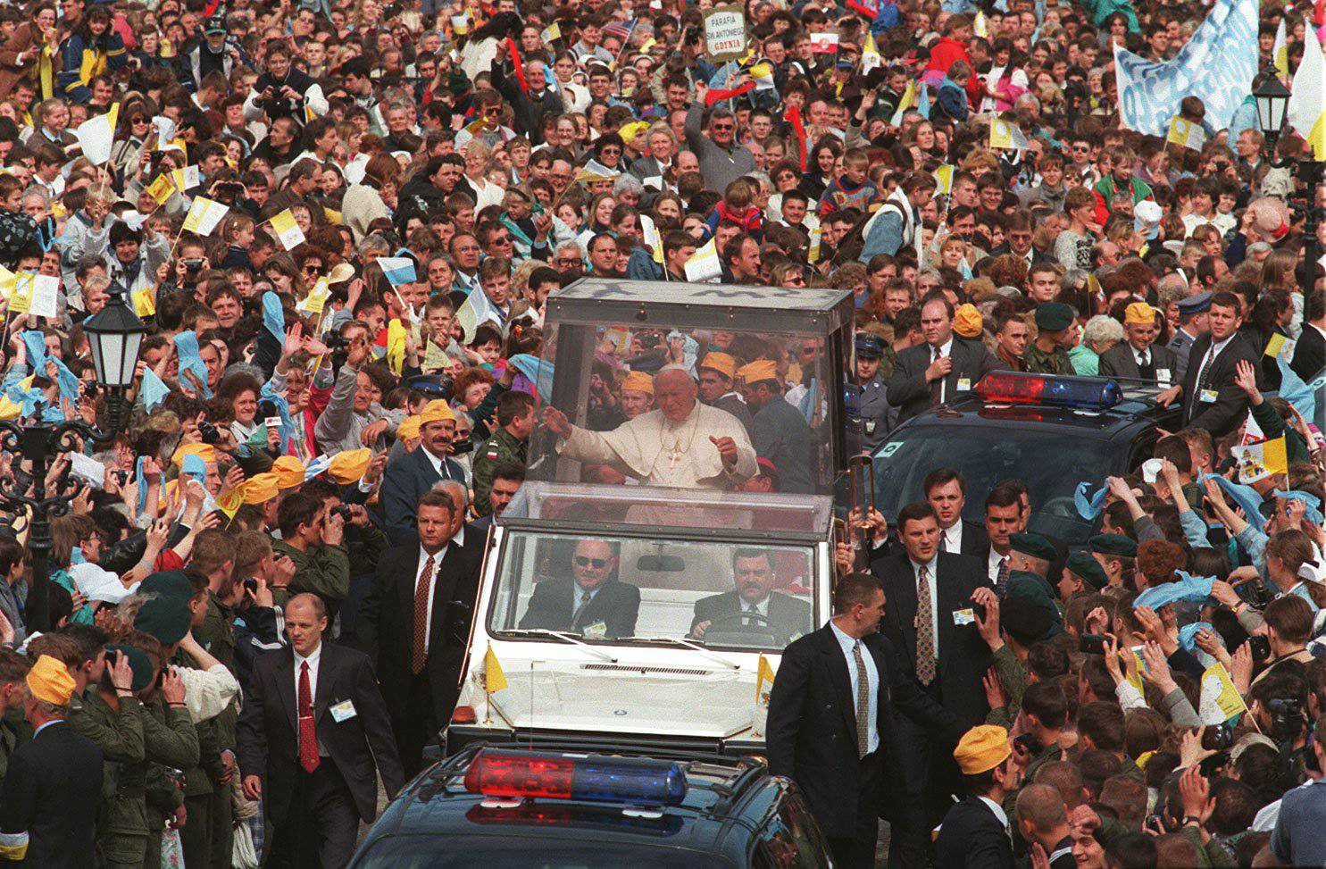 "Barkę" wraz z Janem Pawłem II śpiewała cała Polska. Ulubiona piosenka papieża ma jednak i tą "ciemną" stronę.