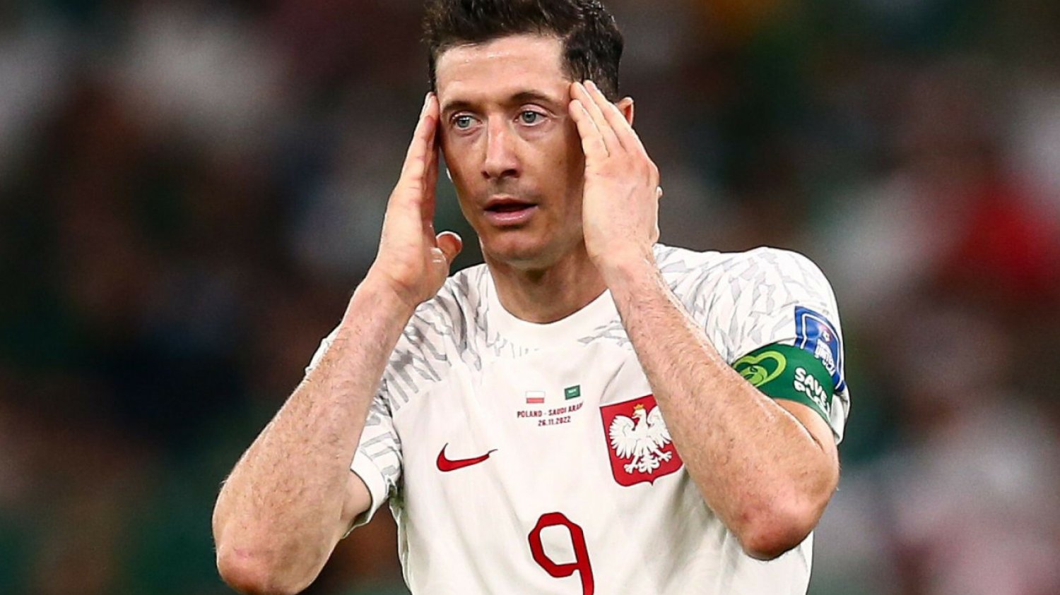 Robert Lewandowski ofiarą szantażu? Sensacyjne wieści przekazali w środę dziennikarze Radia Zet.