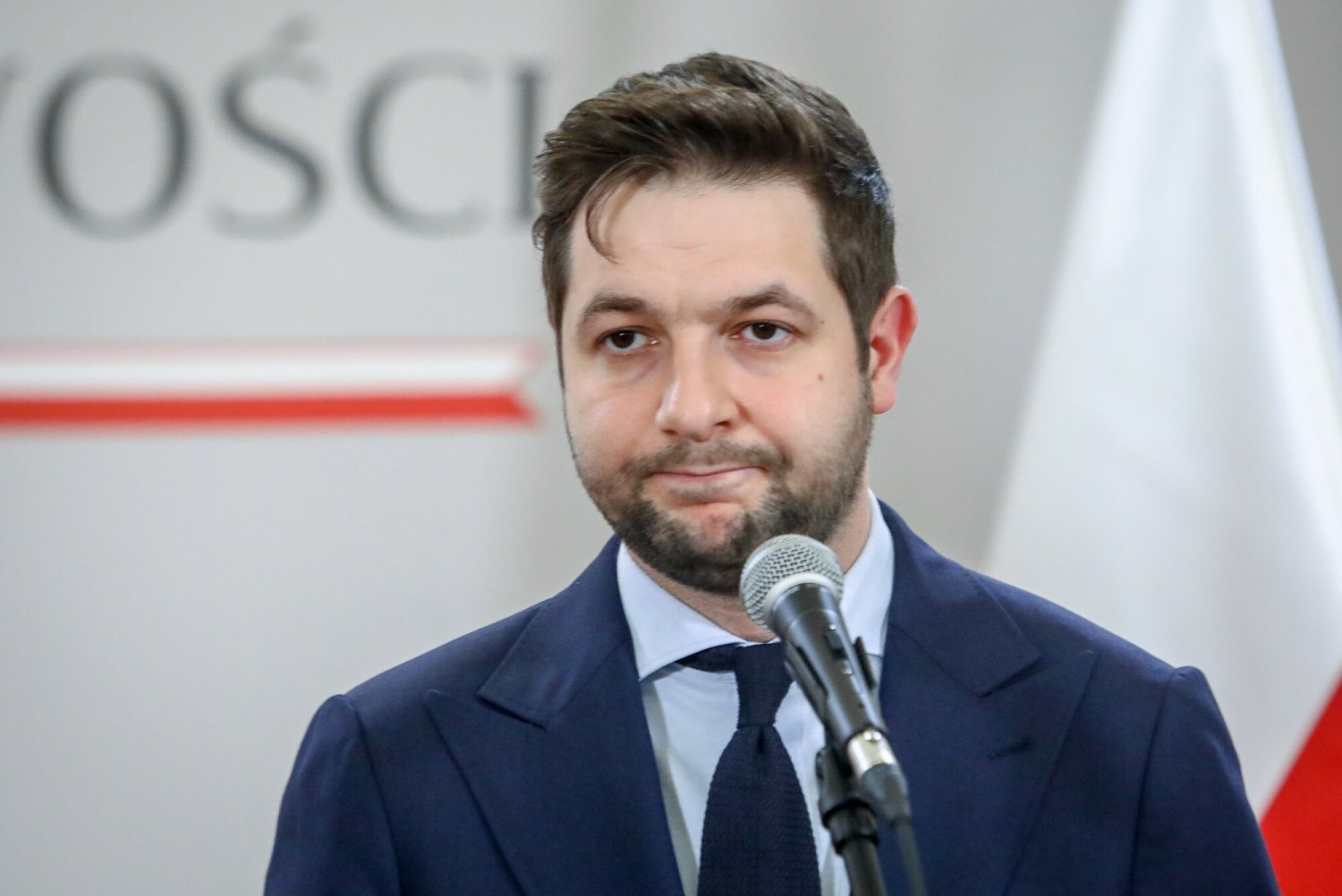 Patryk Jaki postanowił wdać się w polemikę z sekretarzem stanu USA Antonym Blinkenem.