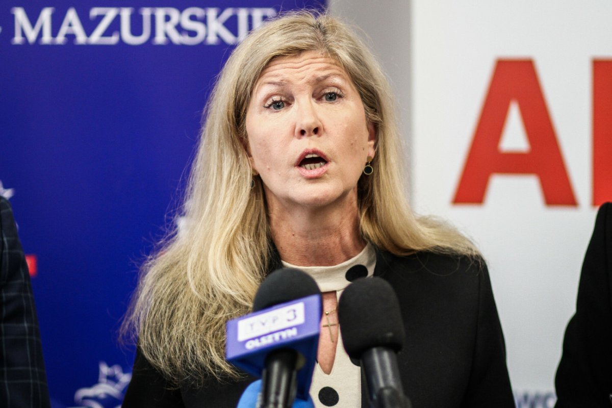 Iwona Arent z PiS miała romans z oszustem. Tomasz J. zrobił wielką ...