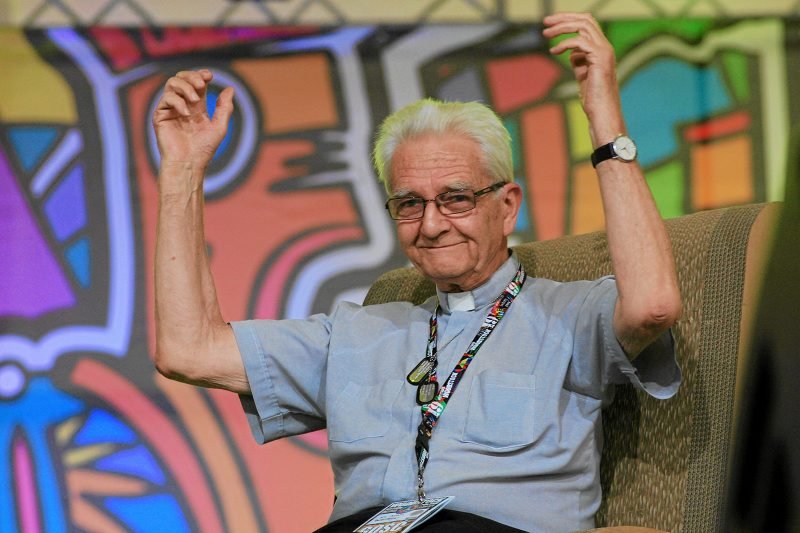 Ksiądz Adam Boniecki broni religii w szkołach