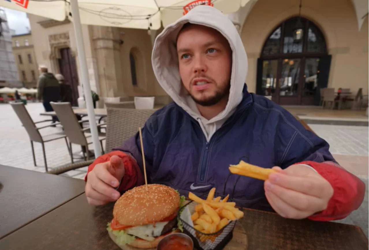 Książulo zjadł burgera za 82 zł w Krakowie – była kelnerka ujawnia kulisy