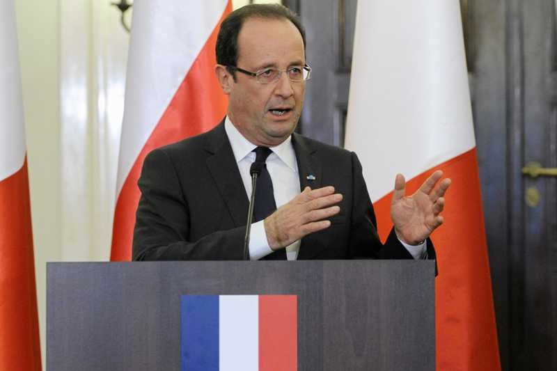 Francois Hollande przemawia w Pałacu Prezydenckim