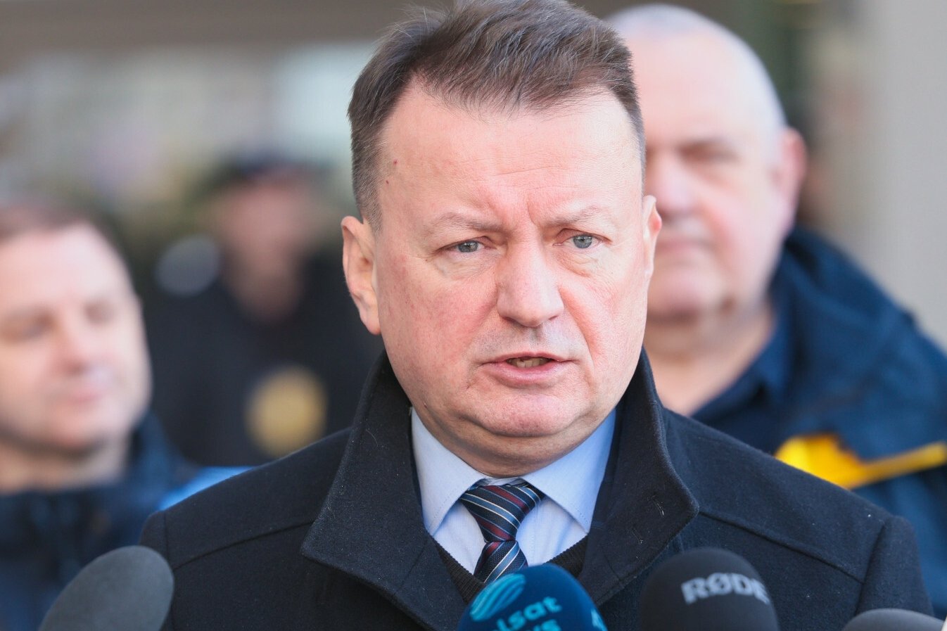 Tusk grzmiał o Błaszczaku po RBN. Tak odpowiada mu były szef MON