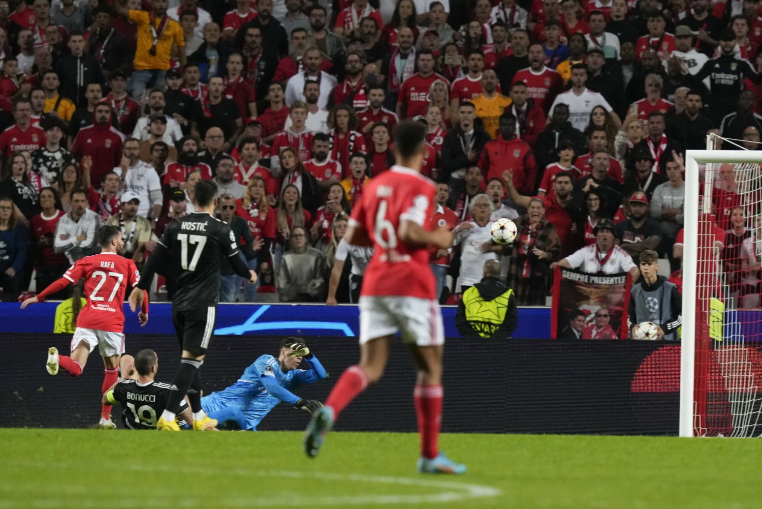 Szczęsny i Milik już za burtą Ligi Mistrzów. Wpadka Realu, PSG znów gromi rywali