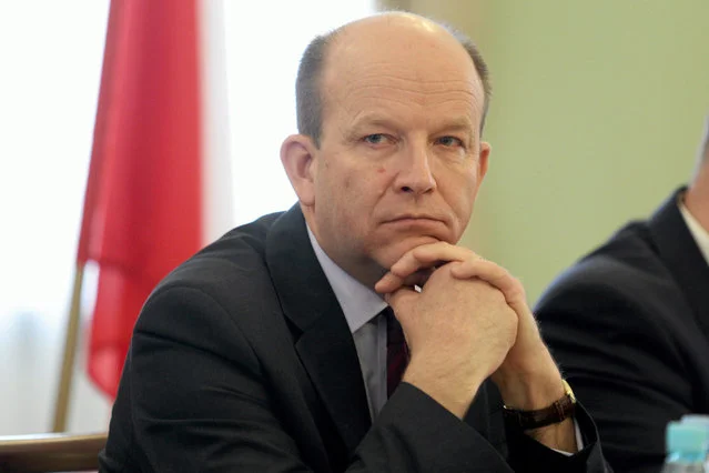 Minister Radziwiłł zaszczepił się przeciwko grypie i do tego samego namawia Polaków.