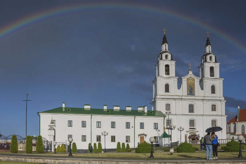 Kościoły i związki wyznaniowe mają być objęte parasolem ochronnym