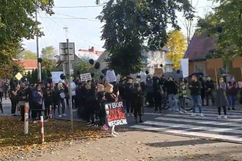 Na ulice wyszli mieszkańcy bastionów PiS, takich jak Węgrów.