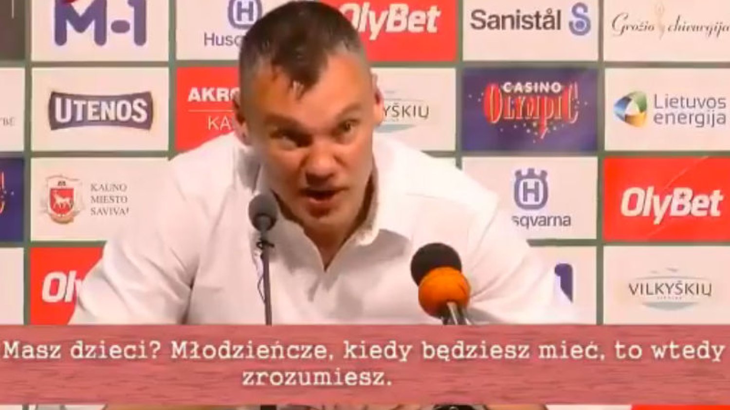Trener odpowiada na pytanie dziennikarza, co jest najważniejsze na świecie.