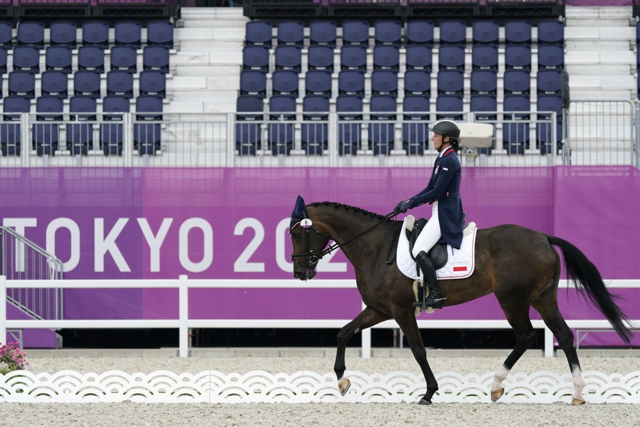 Polscy reprezentanci jeździectwa (na zdjęciu Joanna Pawlak) awansowali w sobotę w klasyfikacji drużynowej na igrzyskach