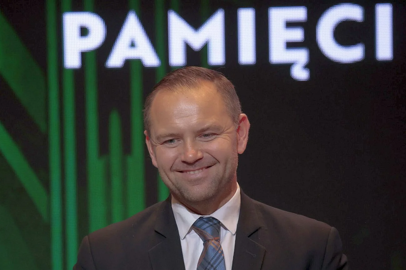Kandydujesz? To zrezygnuj z prezesowania IPN – mówią Polacy Karolowi Nawrockiemu.