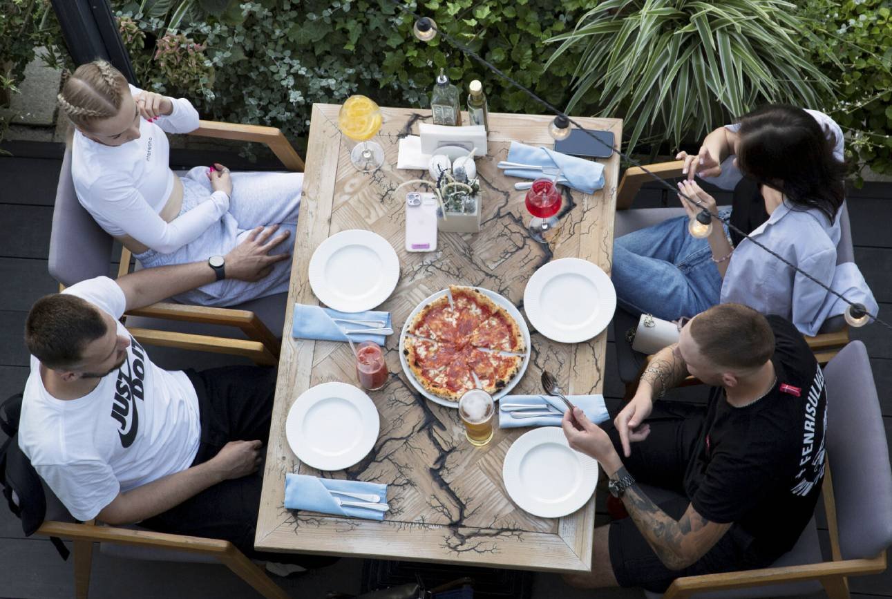 Tak rozpoznasz, iż restauracja jest zła. 5 czerwonych lampek, które krzyczą – lepiej tego nie jedz