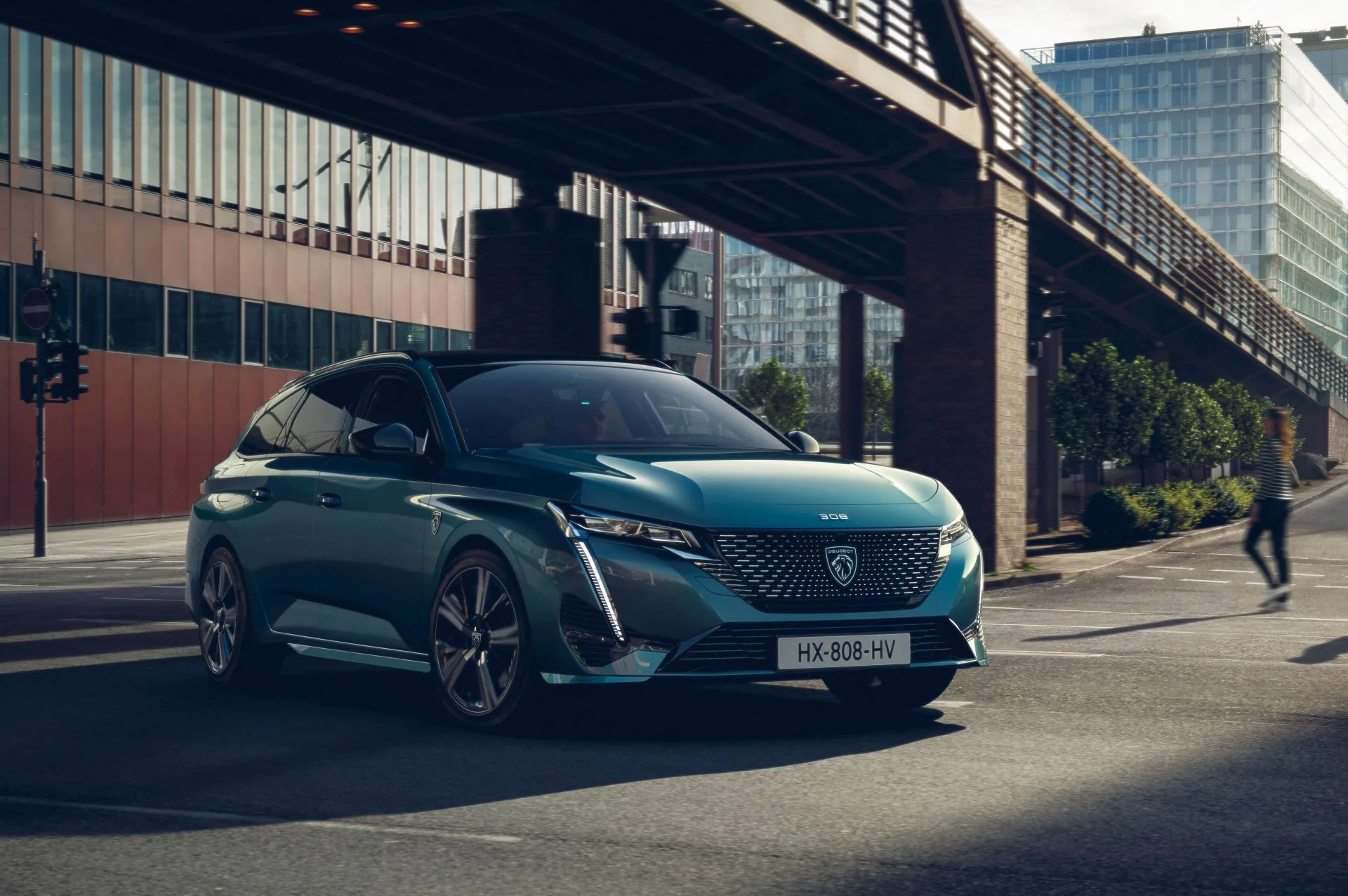 Nowy Peugeot 308 SW plug-in hybrid prezentuje się niesamowicie.